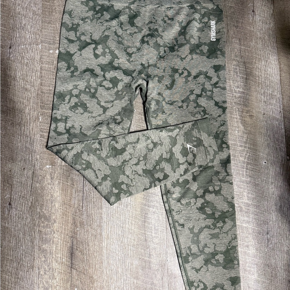 Gymshark Women’s Green Camo Leggings